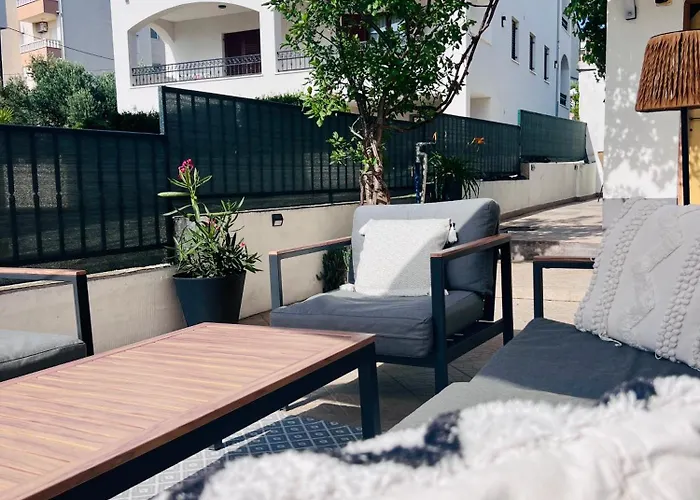 Apartmani-Okrug Gornji-Ciovo