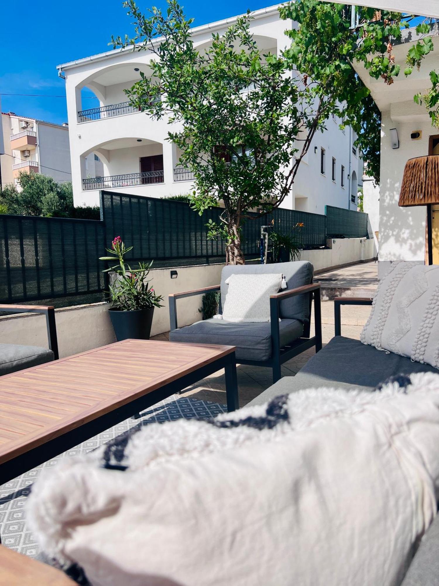Apartmani-okrug Gornji-ciovo *
